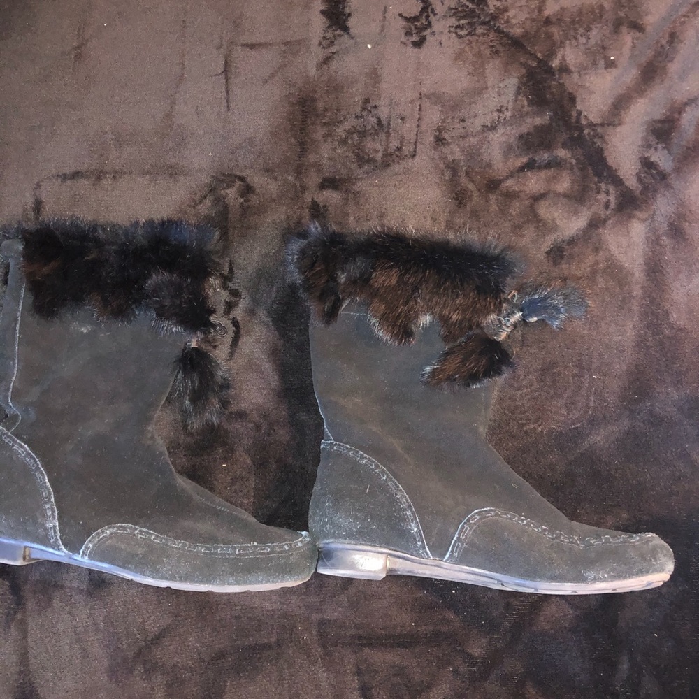 Black Nine West moccasin fur top flat boot.